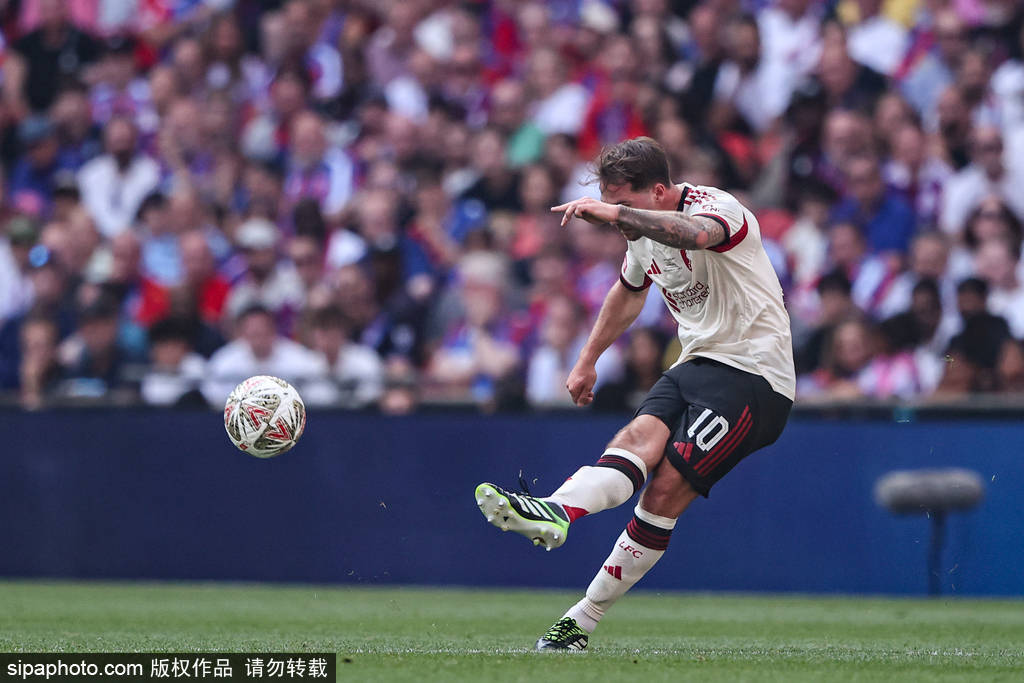 利物浦收到迟来报价:欧冠名单落选后的转会风波!